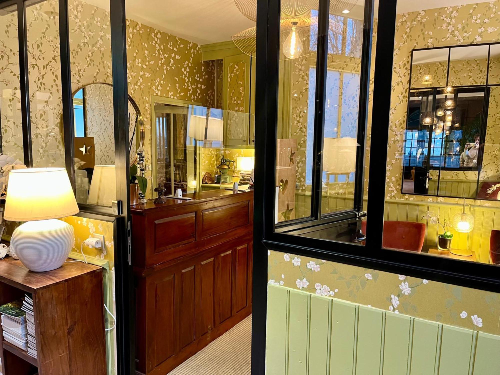 Logis Hotel Des Messageries Арбоа Екстериор снимка