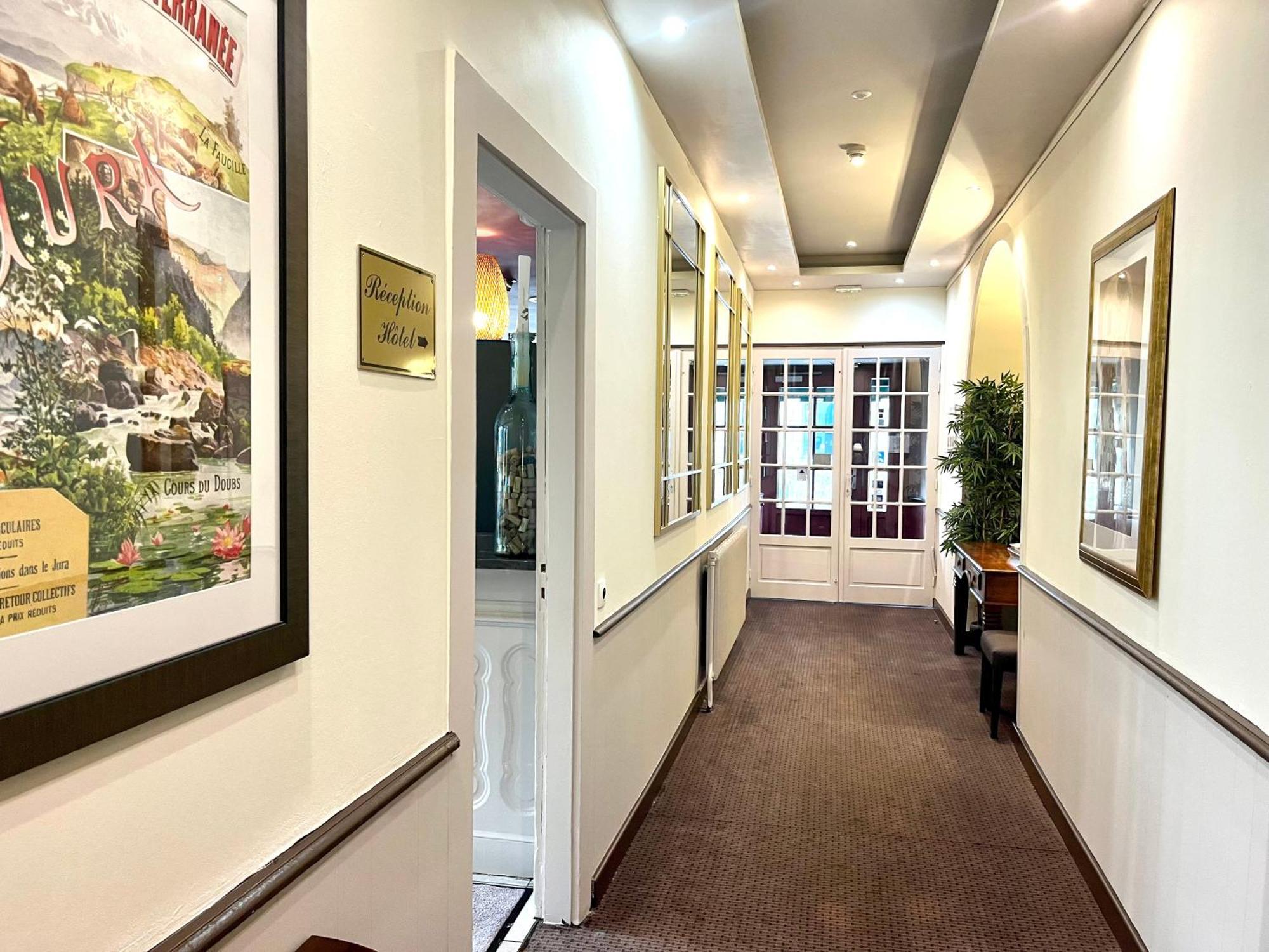 Logis Hotel Des Messageries Арбоа Екстериор снимка