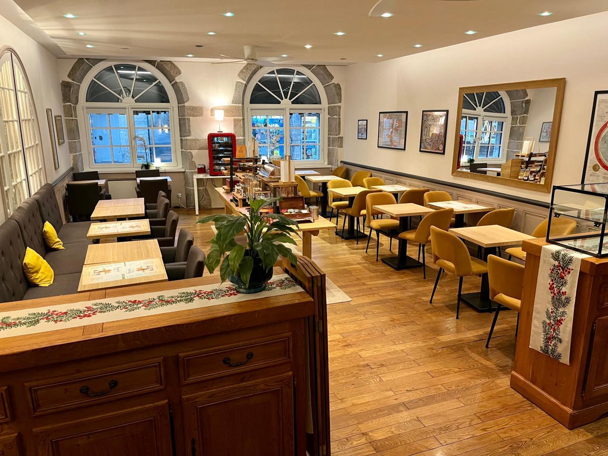 Logis Hotel Des Messageries Арбоа Екстериор снимка