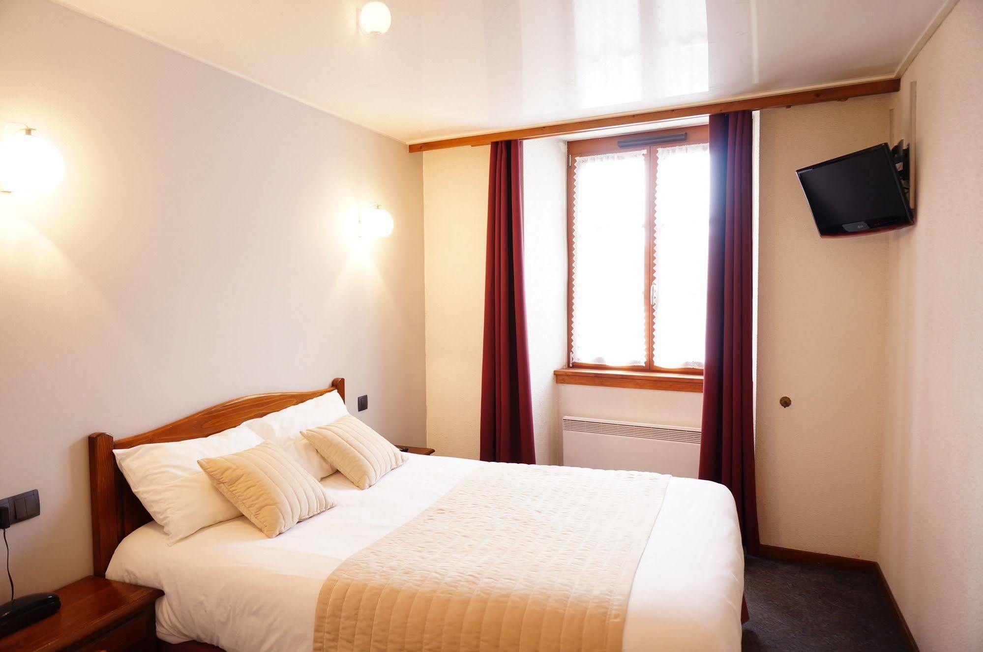 Logis Hotel Des Messageries Арбоа Екстериор снимка