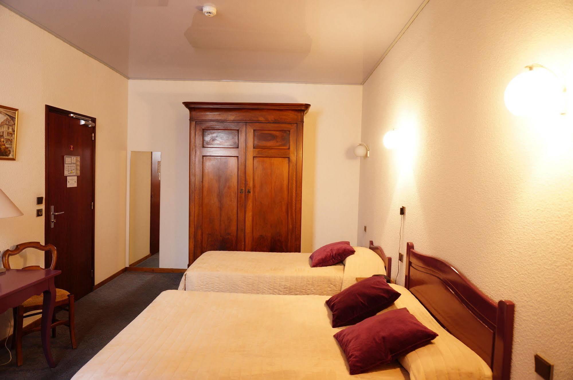 Logis Hotel Des Messageries Арбоа Екстериор снимка