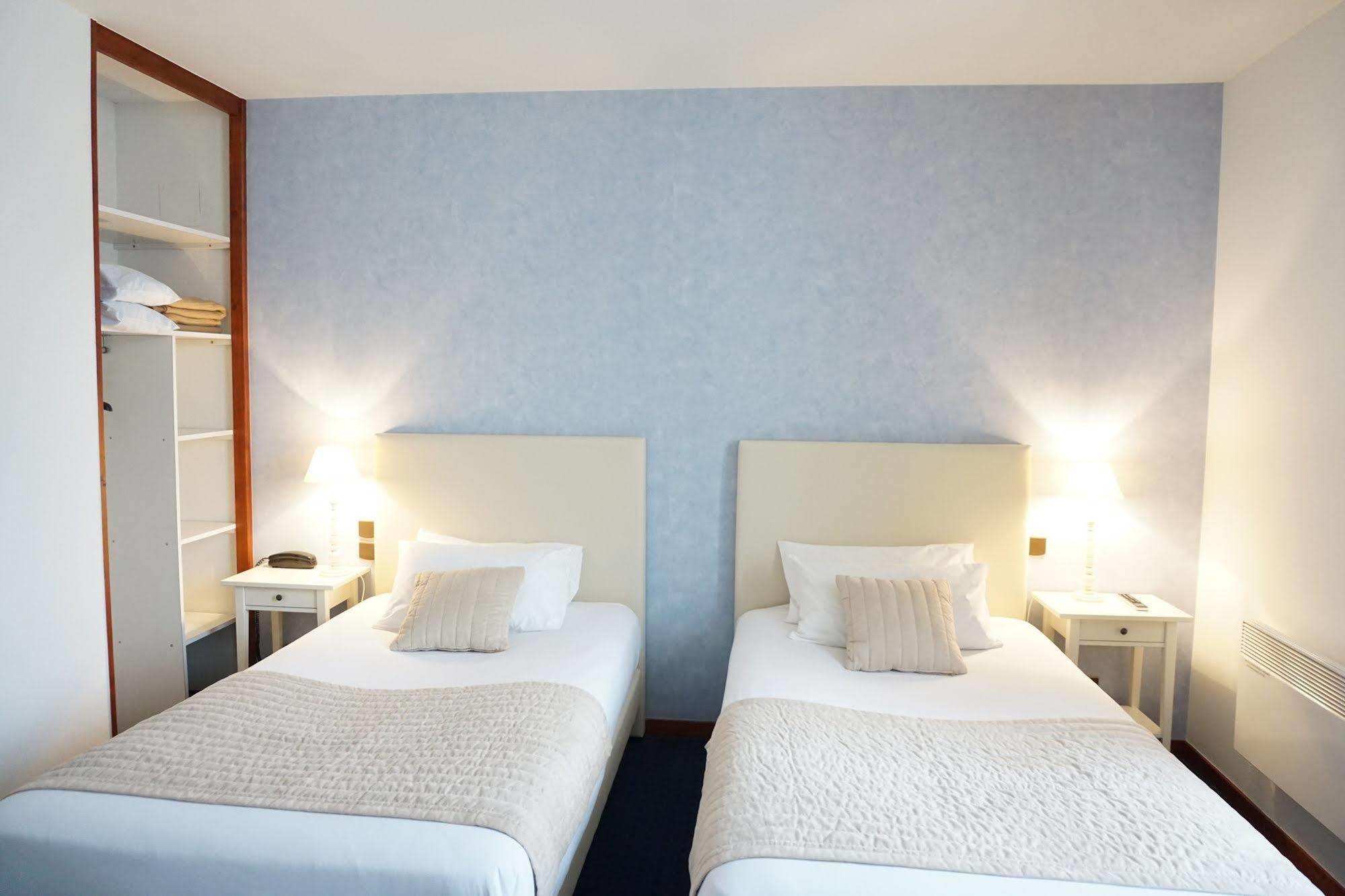 Logis Hotel Des Messageries Арбоа Екстериор снимка